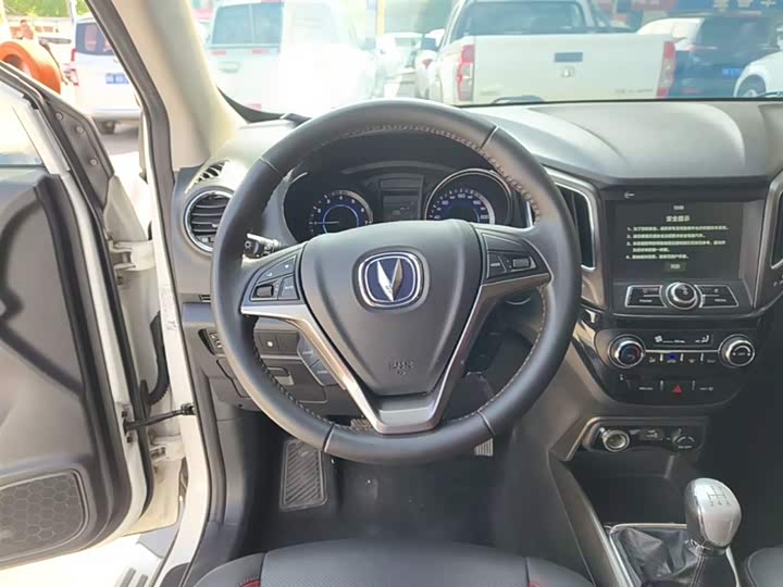 Changan CS15 2016 1.5 L MT — фото 11