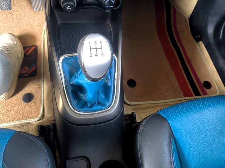 Changan CS15 2016 1.5 L MT — фото 14