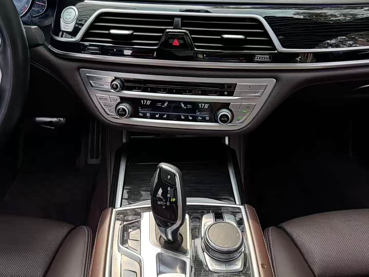 BMW 7 Series 730Li премиум M спортпакет — фото 12