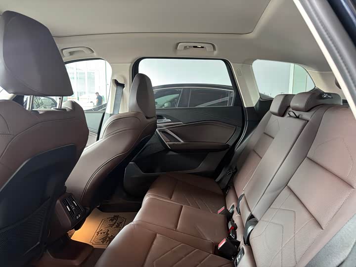 BMW iX1 eDrive25L M спортпакет — фото 9