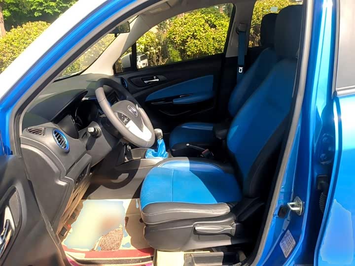 Changan CS15 2016 1.5 L MT — фото 15