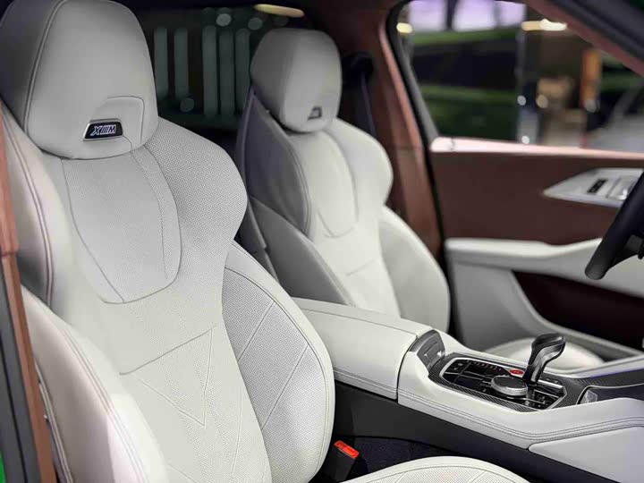 BMW XM 2023 50e — фото 13