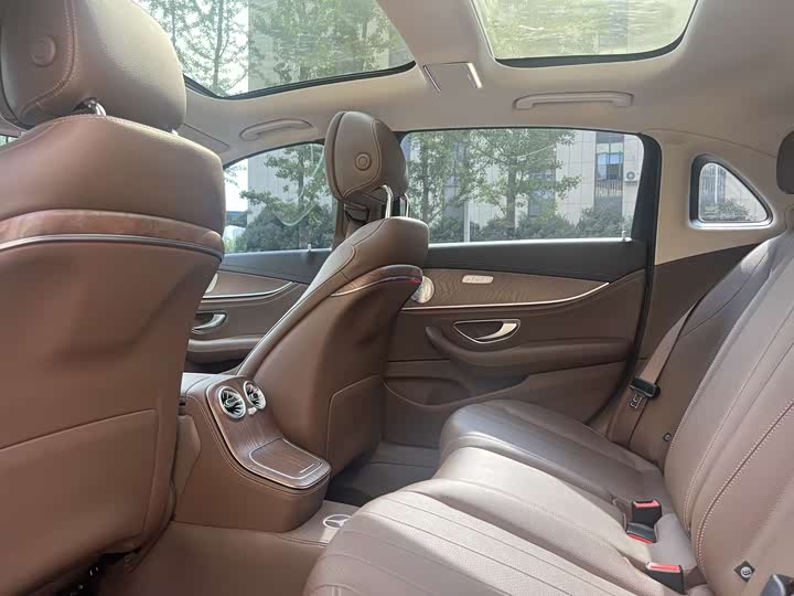 Mercedes-Benz E-Class 2021 E 300 L Luxury — фото 6
