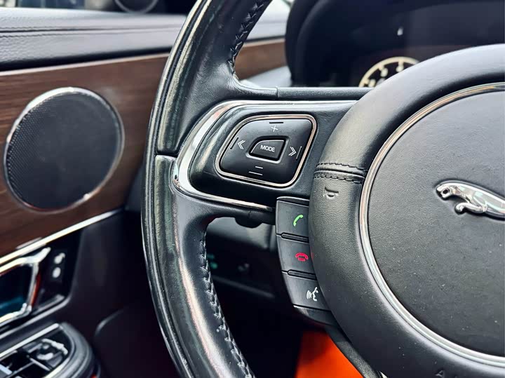 Jaguar XJ 2016 XJL 2.0 T 2 WD — фото 20
