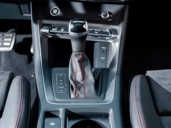 Audi Q3 2023 40 TFSI RS — фото 15