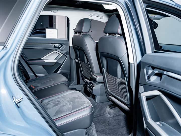 Audi Q3 2023 40 TFSI RS — фото 22