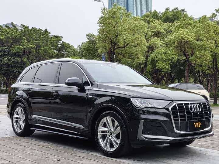 Audi Q7 2024 45 TFSI quattro S line Sport — фото 3