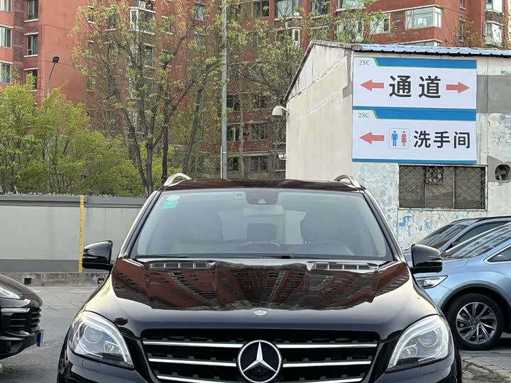 Mercedes-Benz M-Class 2015 ML 320 4 MATIC — фото 2