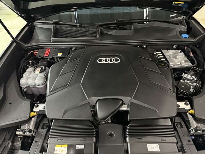 Audi Q8 2023 55 TFSI — фото 10