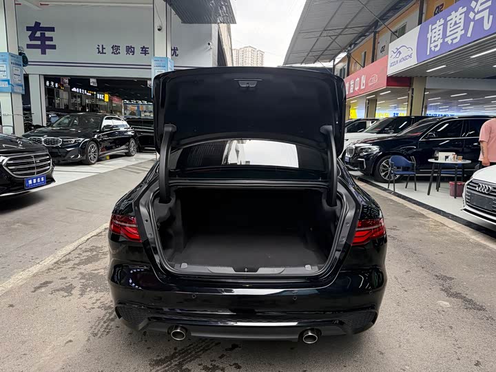 Jaguar XEL 2024 2.0 T 250 PS R-DYNAMIC S — фото 19