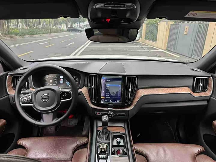 Volvo XC60 2021 T 5 4 WD — фото 7