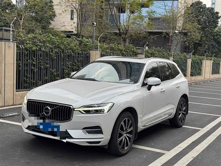 Volvo XC60 2021 T 5 4 WD — фото 1