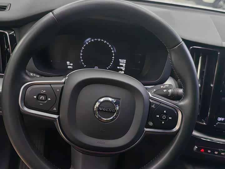 Volvo XC60 2021 T 5 4 WD — фото 8
