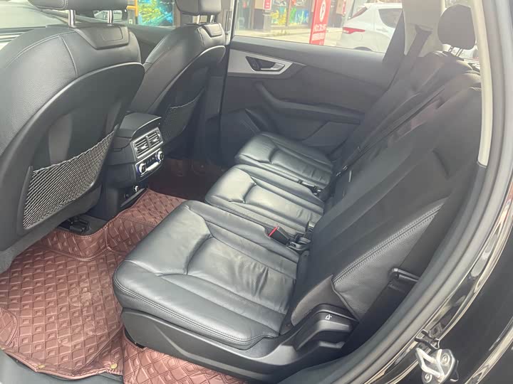Audi Q7 40 TFSI S line спорт — фото 7