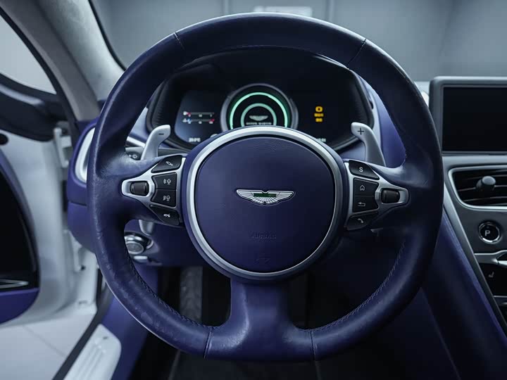 Aston Martin DB11 2019 4.0 T V 8 Coupe — фото 15