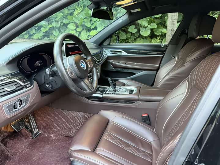BMW 7 Series 740Li продвинутая люкс-пакет — фото 7