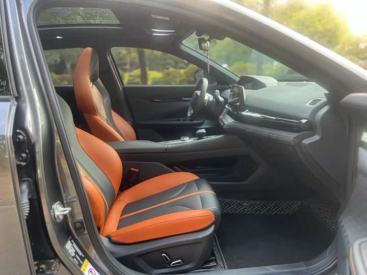 Changan UNI-V 2024 1.5 T Sport — фото 12