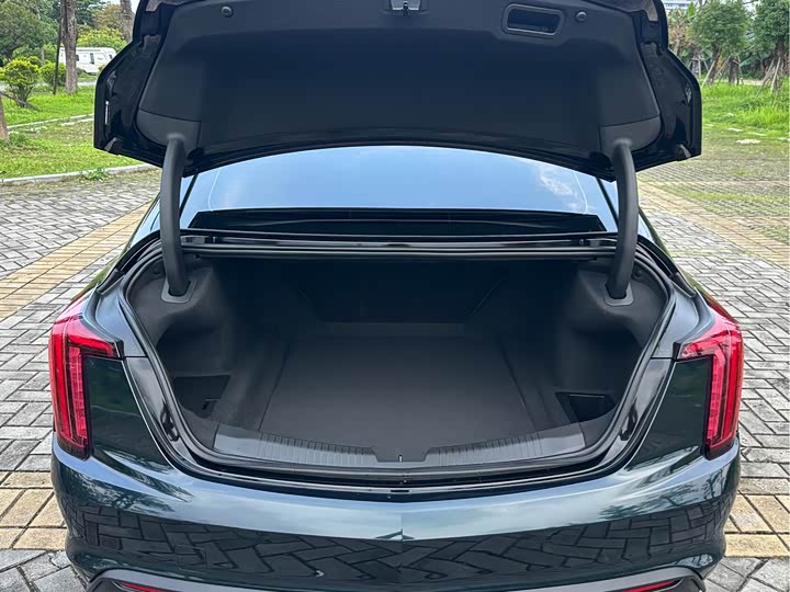 Cadillac CT 5 2024 28 T Luxury Pro — фото 17