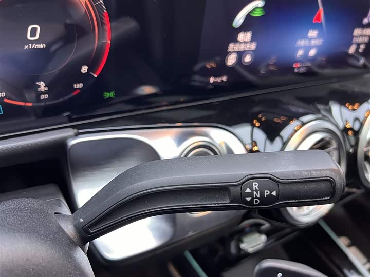 Mercedes-Benz GLB 2021 GLB 200 — фото 23