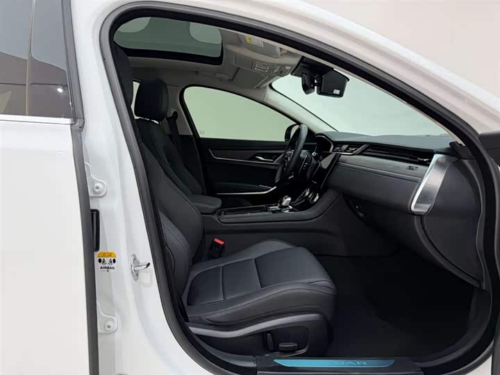 Jaguar XFL 2023 XFL 2.0 T P 200 2 WD — фото 19