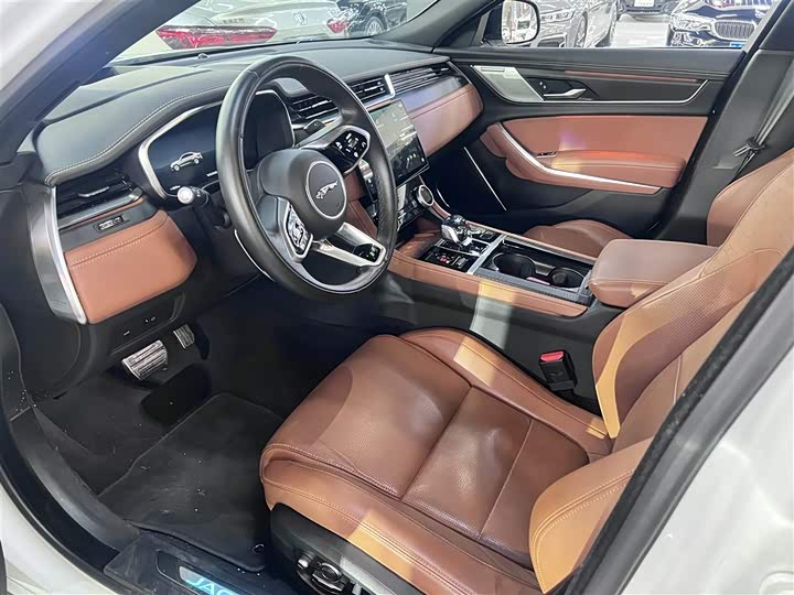Jaguar XFL 2024 2.0 T P 300 4 WD — фото 6