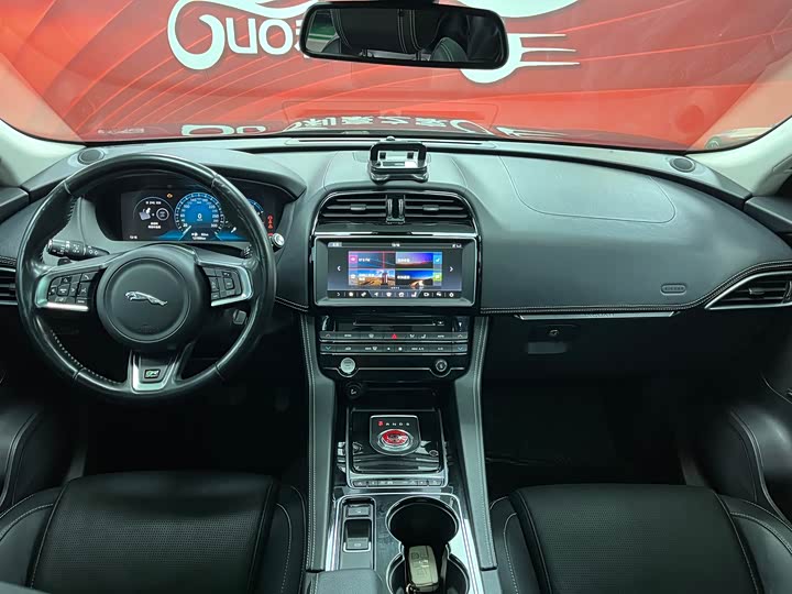 Jaguar F-PACE 2016 2.0 T 2 WDR-Sport — фото 17