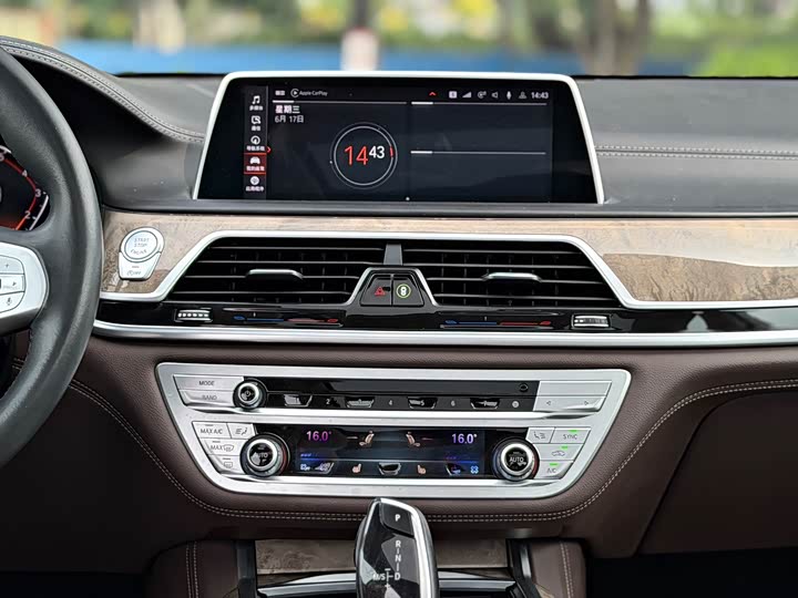 BMW 7 Series — фото 10