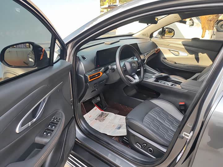 Changan UNI-T 2022 1.5 T Premium — фото 12