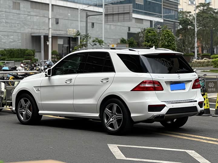 Mercedes-Benz M-Class 2015 AMG ML 63 — фото 18