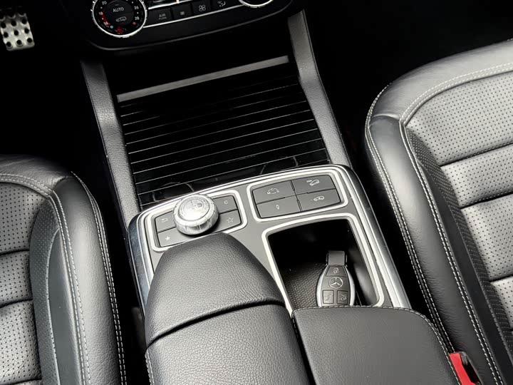 Mercedes-Benz M-Class 2014 AMG ML 63 — фото 14