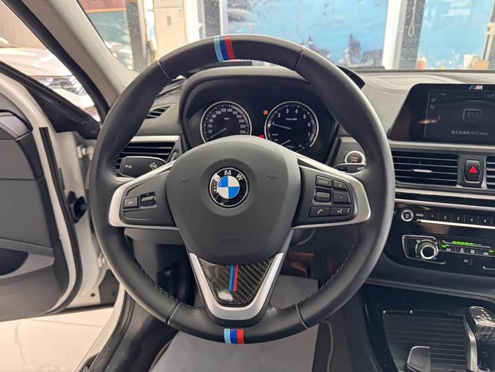 BMW 1-Series 2018 118i Sport — фото 18