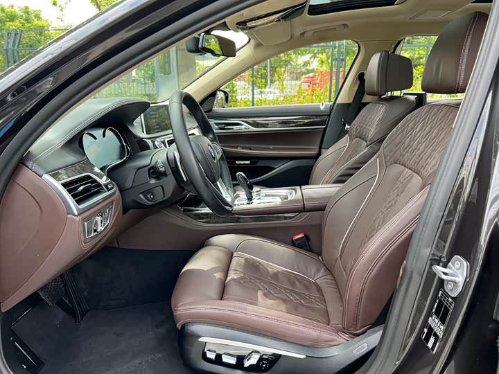 BMW 7-Series 2017 740 Li Leading — фото 10