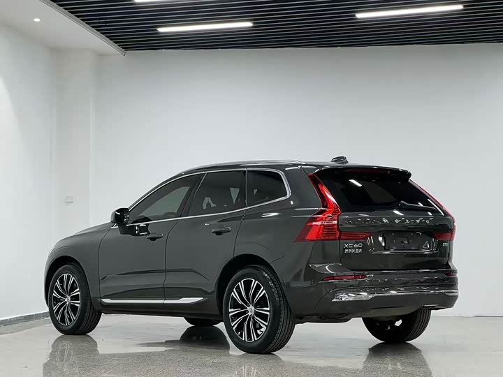 Volvo XC60 2022 B 5 4 WD — фото 4