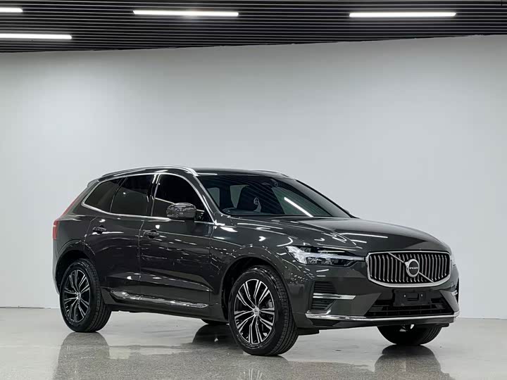 Volvo XC60 2022 B 5 4 WD — фото 3