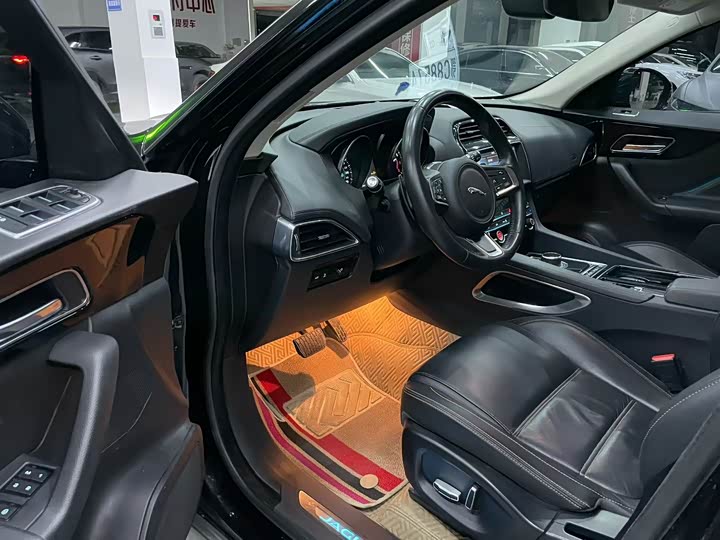 Jaguar F-PACE 2020 2.0 T — фото 4