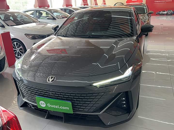 Changan UNI-V 2022 1.5 T Premium — фото 6