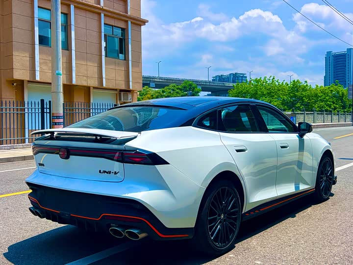 Changan UNI-V 2025 2.0 T — фото 9