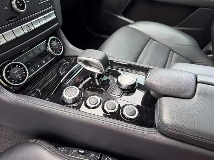 Mercedes-Benz CLS 2015 AMG CLS 63 4 MATIC — фото 8