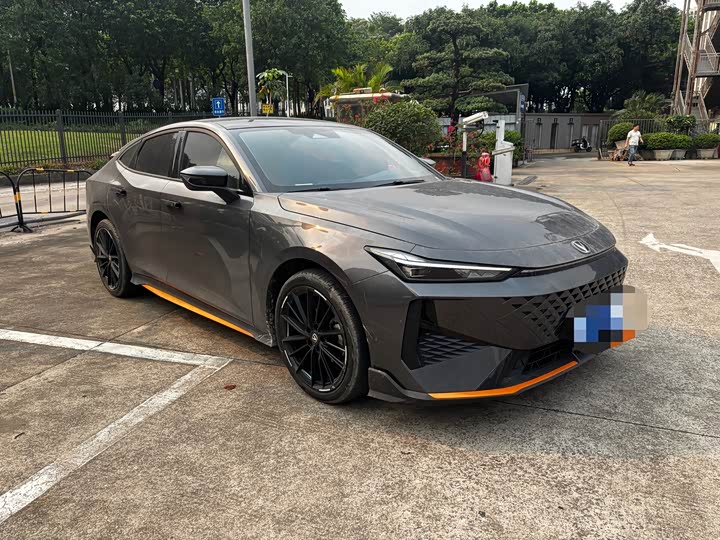 Changan UNI-V 2024 1.5 T Sport — фото 3