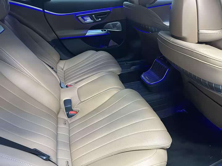 Mercedes-Benz E-Class 2025 E 300 L Luxury — фото 5