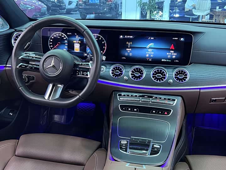 Mercedes-Benz E-Class 2023 E 260 L Sport — фото 13