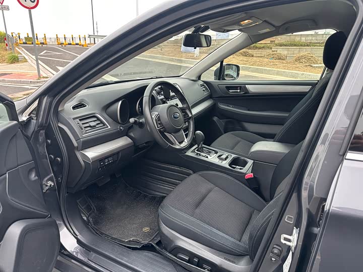 Subaru Legacy — фото 9
