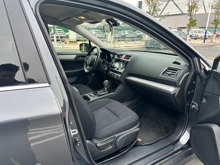 Subaru Legacy — фото 25