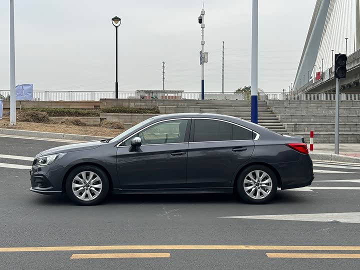 Subaru Legacy — фото 15