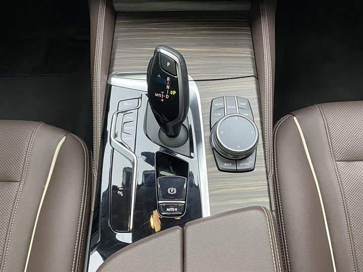 BMW 5-Series 2023 530 Li Leading — фото 20
