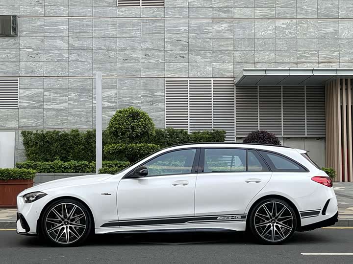 Mercedes-Benz C-Class 2024 AMG C 43 4 MATIC — фото 3