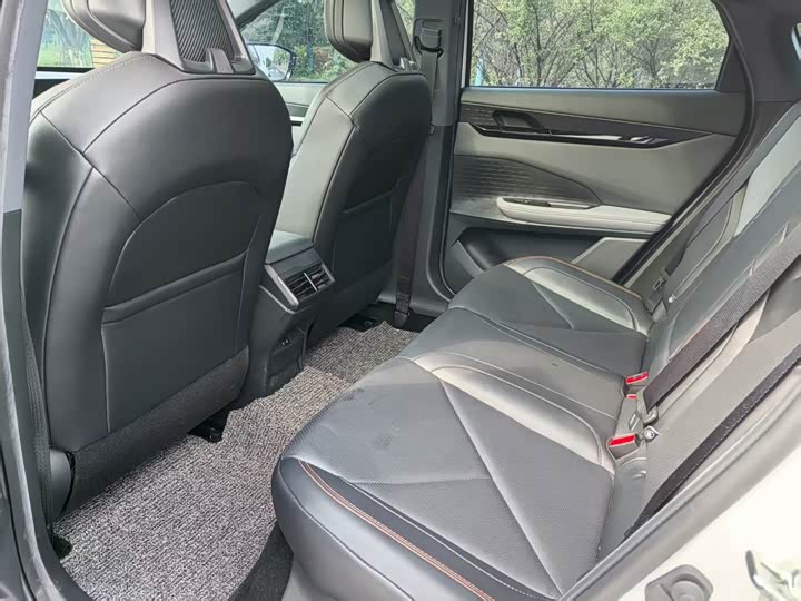 Changan UNI-V 2022 1.5 T Premium — фото 7