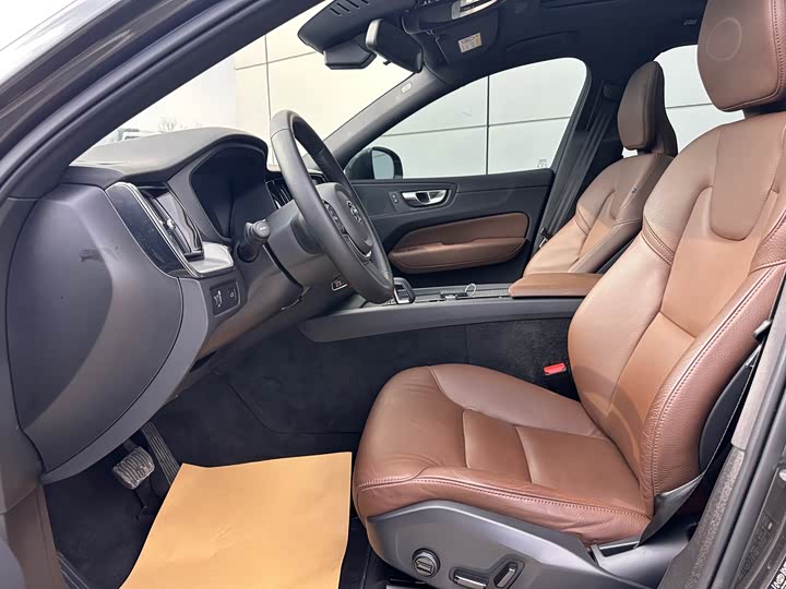 Volvo XC60 2022 B 5 4 WD — фото 9