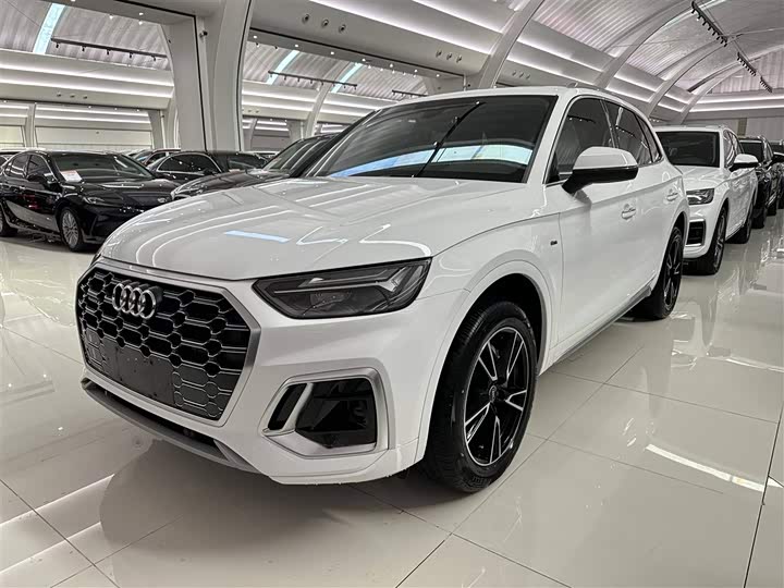 Audi Q5L 2022 40 T — фото 1