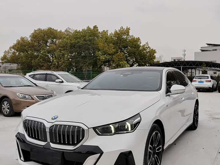 BMW 5-Series 2025 530 Li Leading M